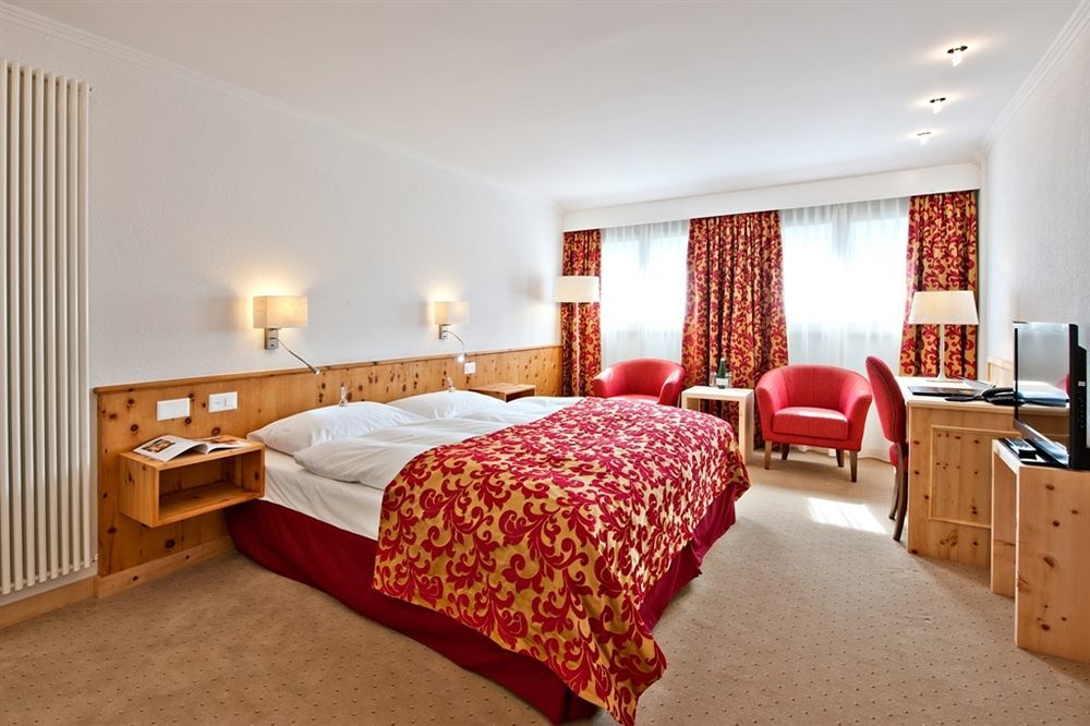 Hotel Engiadina Zuoz Kültér fotó